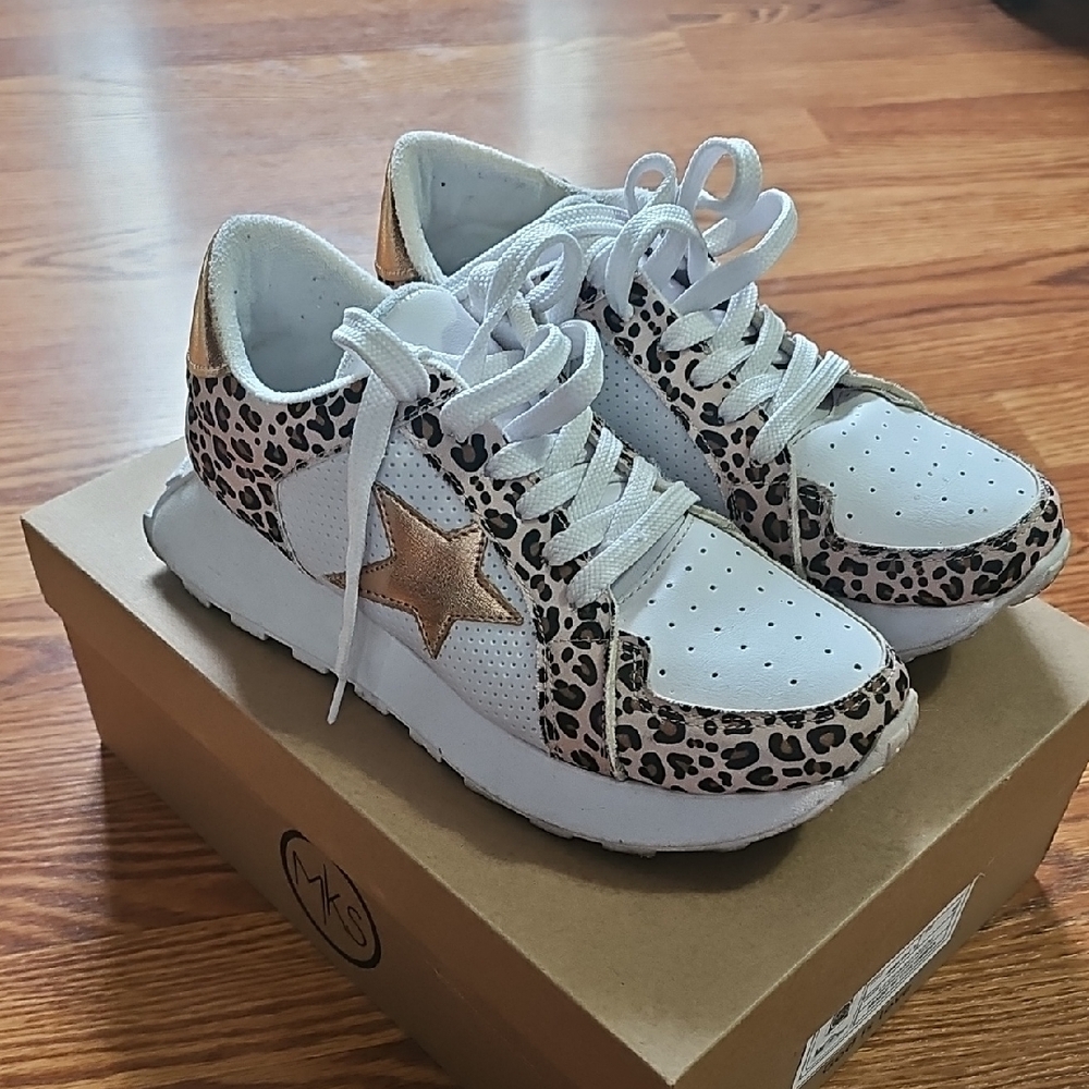 Stylish White and Leopard Print Sneakers with Gold Star